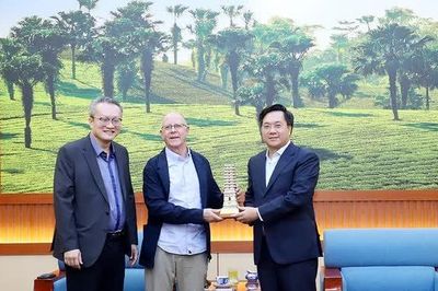 Chủ tịch UBND tỉnh Trần Duy Đông tiếp và làm việc với Văn phòng Điều hành Compal Toàn cầu