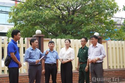 Đưa cán bộ về gần dân