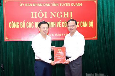 UBND tỉnh công bố quyết định về công tác cán bộ