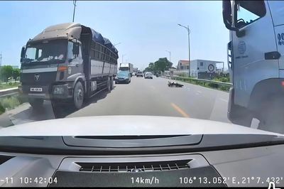 Xe đầu kéo lấn làn, tông xe máy khiến hai vợ chồng 72 tuổi ở Bắc Ninh tử vong thương tâm