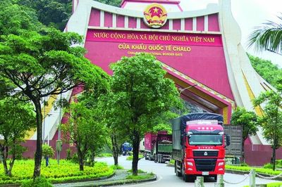 Miền Trung mở đường lên cửa khẩu