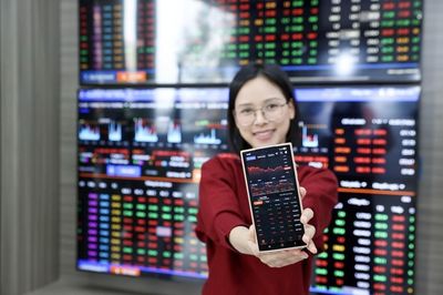 Chứng khoán phái sinh ngày 11/8: VN30-Index rung lắc, hợp đồng tương lai tháng 8 giữ chênh lệch dương