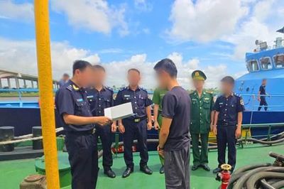 Phát hiện hơn 70.000 lít dầu FO, 41 thùng sơn không có hóa đơn, chứng từ trên tàu tại Hải Phòng
