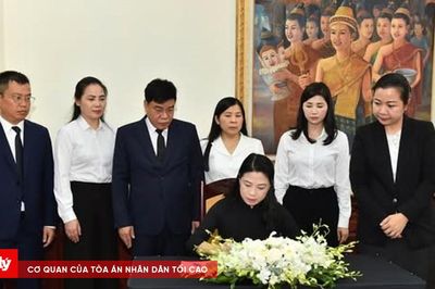 Lãnh đạo tỉnh Tuyên Quang viếng Chủ tịch Quốc hội Lào