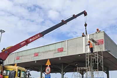 Bắt đầu tháo dỡ 4 trạm thu phí cầu Đồng Nai