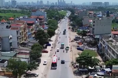 Đề xuất không cho mượn làn ngược chiều để vượt xe trên QL6