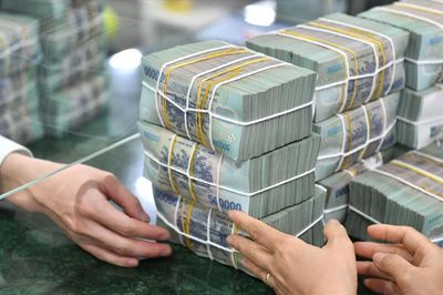 Lãi suất bất ngờ giảm sau chỉ đạo của Ngân hàng Nhà nước