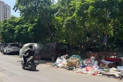 Vi phạm trật tự đô thị tại khu vực ven sông Lừ