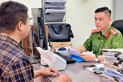 Công an Đồng Nai bắt đối tượng mua 33.809 cuốn sách giáo khoa giả của bộ sách 'Chân trời sáng tạo'