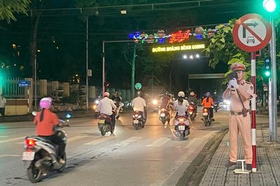 Hiệu quả từ những 'chiến sĩ Cảnh sát giao thông' mô hình ven đường