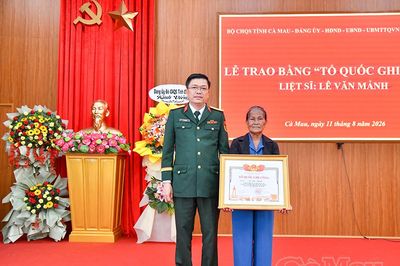 Trao Bằng 'Tổ quốc ghi công' đến thân nhân liệt sĩ Lê Văn Mảnh