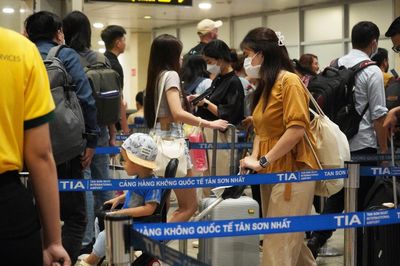 Sân bay Tân Sơn Nhất 2 lần tạm dừng cất, hạ cánh vì drone xâm nhập