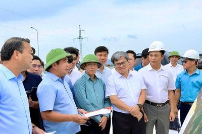 Khi người đứng đầu không ngồi chờ báo cáo