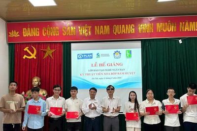 Thêm cơ hội việc làm bền vững cho người khiếm thị
