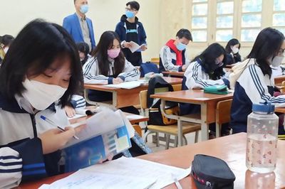 Tin vui đầu năm học mới: Học sinh Hà Nội được miễn phí sách giáo khoa, hỗ trợ bữa ăn bán trú và nhận nhiều khoản hỗ trợ