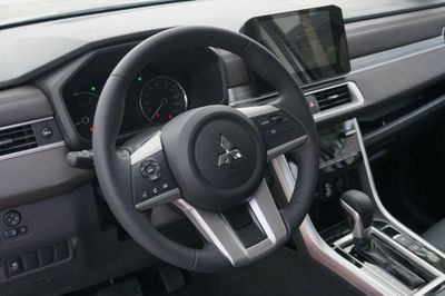 Vì sao giá lăn bánh Mitsubishi Xpander giảm không 'phanh', MPV 7 chỗ rẻ ngang Honda City?