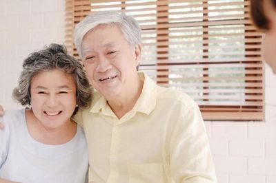 Cha mẹ già bỗng ngủ nhiều, nói chuyện khác thường, vui vẻ bất ngờ: Con cái hãy về nhà nhiều hơn