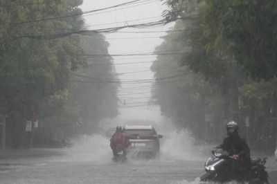 Nguyên nhân Nam Bộ mưa dông liên tiếp, thời tiết diễn biến phức tạp