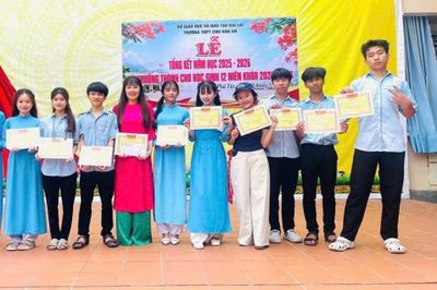 Chàng trai tăng 20 cm trong mùa hè, đạt 1,86 m ở tuổi 18