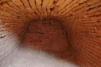 Mở 'cánh cửa' quá khứ, khai quật mộ gạch cổ phát lộ nhiều hiện vật
