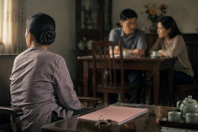 Trao hết tài sản cho con, cha mẹ còn lại gì?