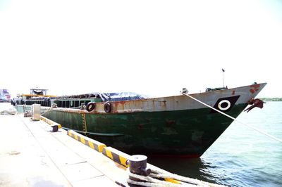 Tạm giữ tàu vận chuyển gần 20 tấn phân bón không có giấy tờ hợp pháp