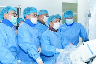 Lần đầu thực hiện TAVI tại Bệnh viện Bạch Mai cơ sở Ninh Bình, cứu người bệnh 80 tuổi hẹp van tim nặng