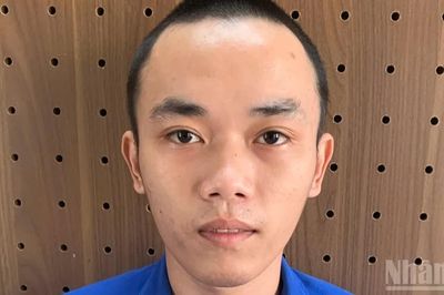 Khởi tố 1 bị can tàng trữ súng trái phép