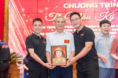 Hành trình ân nghĩa của chàng trai phục dựng ảnh liệt sĩ