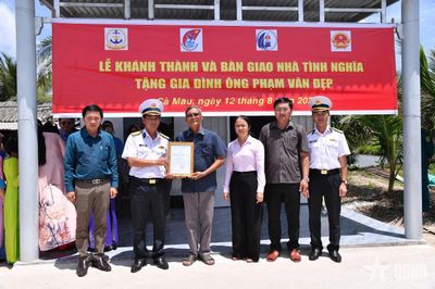 Quân chủng Hải quân khánh thành, bàn giao Nhà tình nghĩa tại tỉnh Cà Mau