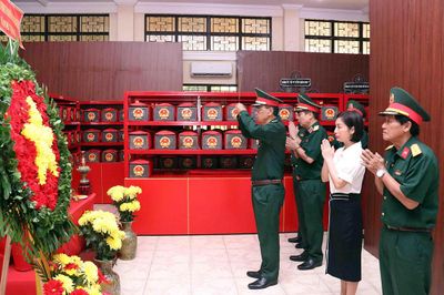 Cựu chiến binh TP Hồ Chí Minh dâng hương tưởng niệm các anh hùng liệt sĩ tại Công viên Lê Thị Riêng