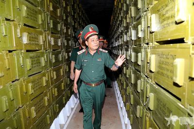 Chủ nhiệm Tổng cục Hậu cần - Kỹ thuật làm việc với Quân đoàn 34 về công tác hậu cần, kỹ thuật