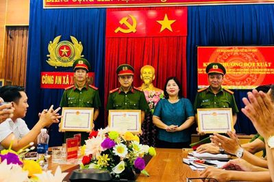 Công an xã Xuân Phú được khen thưởng trong đợt ra quân cao điểm 45 ngày đêm phòng, chống ma túy