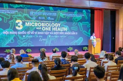 Hơn 110 nhà khoa học quốc tế bàn về vi sinh vật và phòng chống dịch bệnh