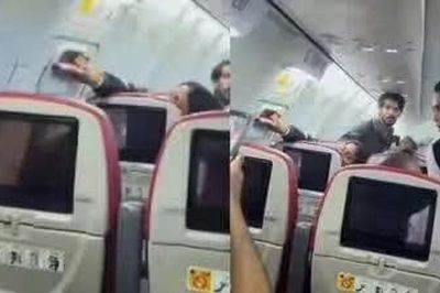 Cố mở cửa thoát hiểm trên máy bay, người đàn ông nhận kết đắng