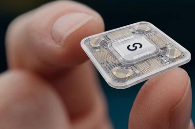Máy tính lượng tử di động đầu tiên chạy qubit kim cương