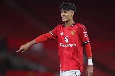 Man United quyết giữ chân tài năng 15 tuổi