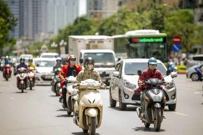 Dự báo thời tiết ngày 12/8: Nắng nóng bao trùm, Nam Bộ mưa dông từ chiều tối