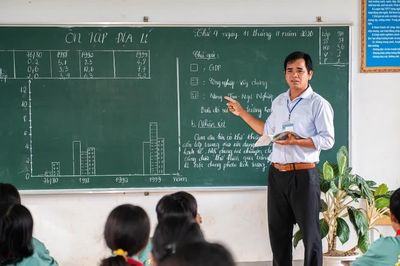 Điều kiện chuyển xếp lương sang giáo viên hạng II mới