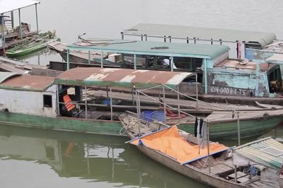 Lênh đênh theo sóng nước đi tìm con chữ