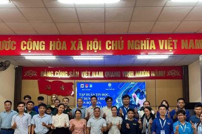 Sinh viên đưa chuyển đổi số lên miền núi