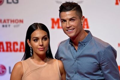 Cristiano Ronaldo và bạn gái Georgina Rodriguez kết hôn sau 10 năm bên nhau
