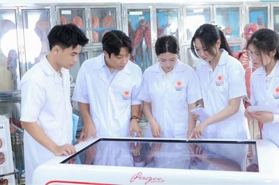 Ngành Y khoa: Điểm chuẩn cao, học phí 'khủng'