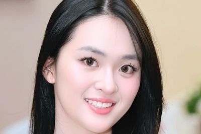 Hoa khôi Ngoại thương chơi piano mở màn buổi chào mừng thí sinh Hoa hậu Việt Nam