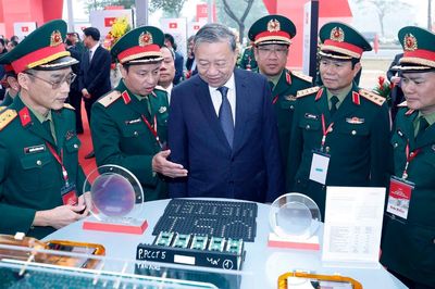 Bộ Chính trị: Đến 2030, Việt Nam làm chủ một số công nghệ chế biến sâu đất hiếm, bán dẫn