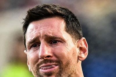 Cay khóe mắt tâm thư Messi tiễn biệt cha, Ronaldo vào an ủi