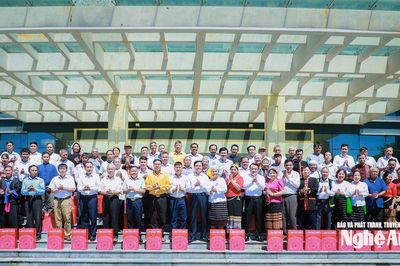 Chủ tịch UBND tỉnh Nghệ An gặp mặt 65 người có uy tín tiêu biểu trong đồng bào dân tộc thiểu số