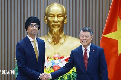 Thủ tướng Lê Minh Hưng tiếp các Đại sứ Singapore và Israel