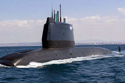 Bên trong tàu ngầm mới của Israel ẩn chứa điều gì?