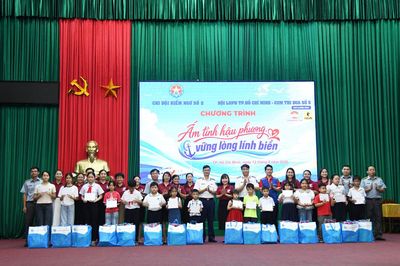 TP Hồ Chí Minh: Trao 75 suất học bổng cho con cán bộ Kiểm ngư